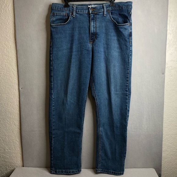 Wrangler Relaxed Fit Men's 38x30 Medium Wash‎ Blue Denim Jean - Picture 8 of 9